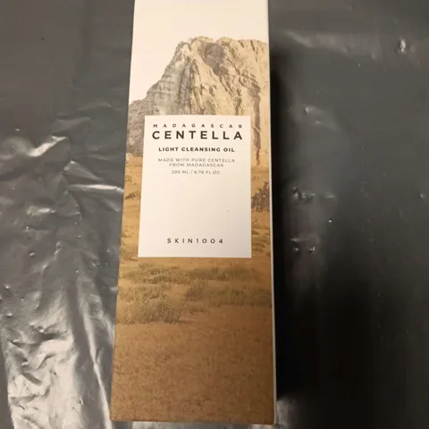 SKIN1004 MADAGASCAR CENTELLA LIGHT CLEANSING OIL – 200 ML