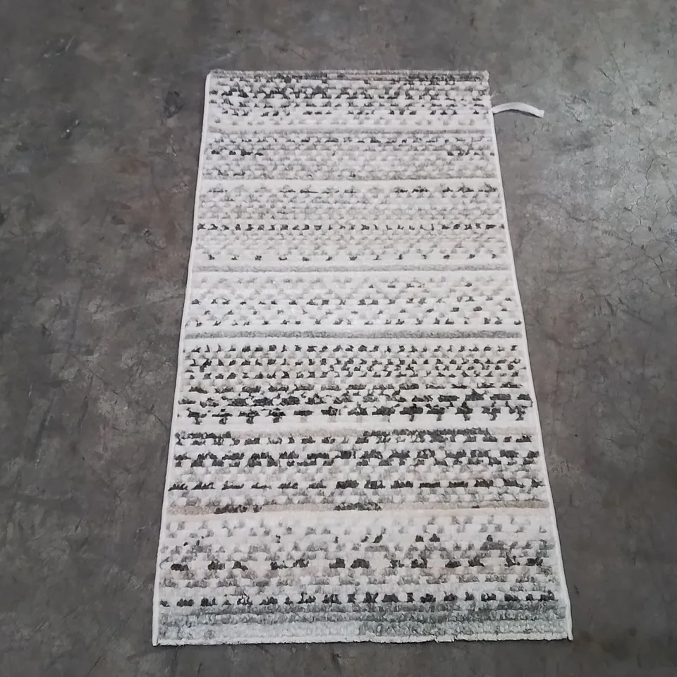 QUALITY DESIGNER AREA RUG - APPROXIMATELY 120X60CM