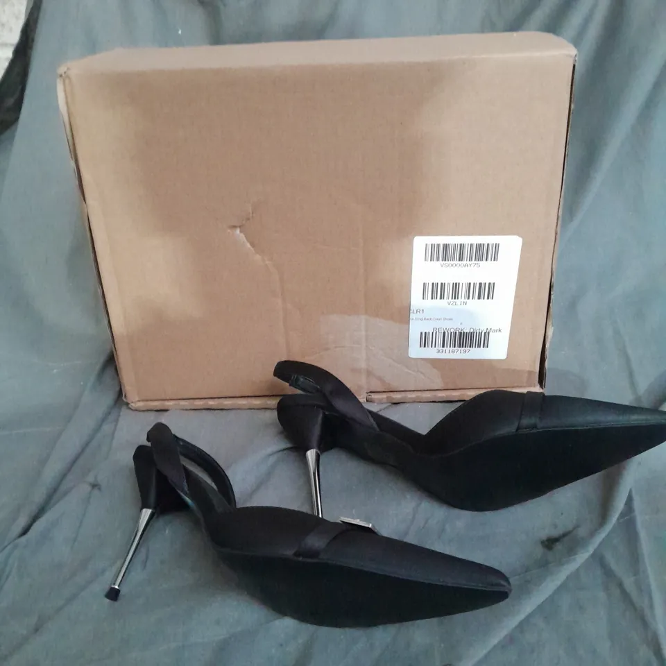 BOXED PAIR OF PUBLIC DESIRE BLACK POINTED HEELS - UK 6