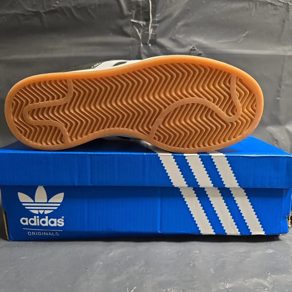 BOXED PAIR OF ADIDAS CAMPUS 00S TRAINERS IN BLACK/WHITE SIZE UK 5
