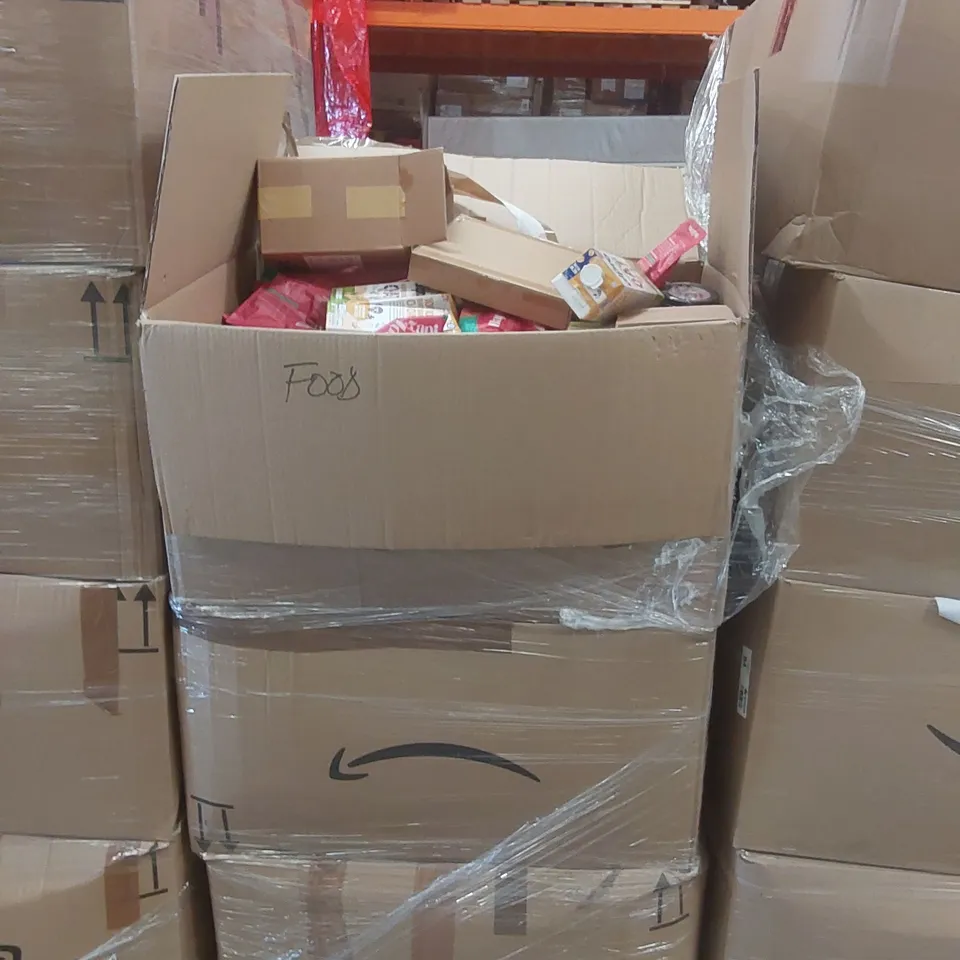 PALLET CONTAINING A VERY LARGE QUANTITY OF ASSORTED FOOD ITEMS