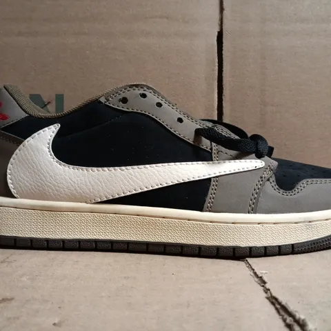 PAIR OF NIKE CACTUS JACK TRAINERS IN TAN/BLACK/WHITE SIZE UK 6