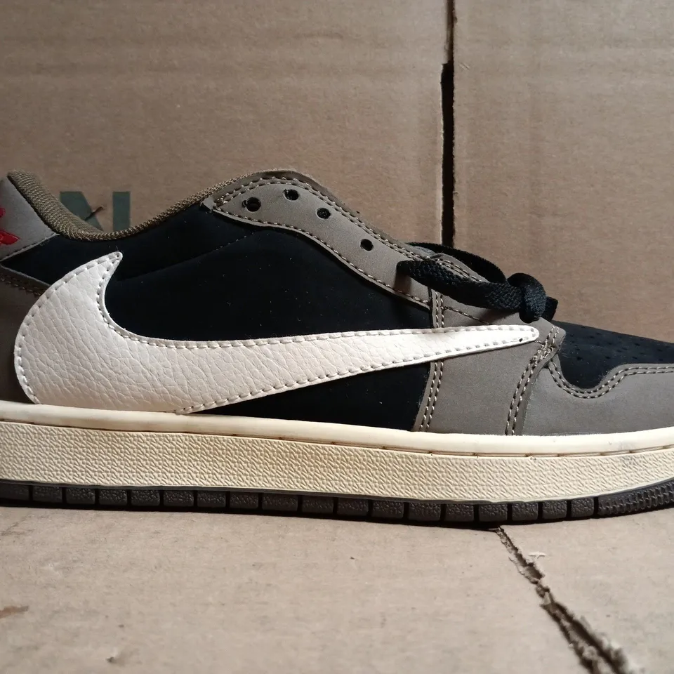 PAIR OF NIKE CACTUS JACK TRAINERS IN TAN/BLACK/WHITE SIZE UK 6