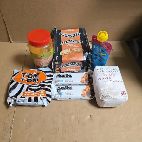 APPROXIMATELY 15 ASSORTED FOOD & DRINK ITEMS TO INCLUDE EAT NATURAL ALMOND & APRICOT BARS, TOM TOM, HUSTLE SALTED CARAEMEL BARS, ETC - COLLECTION ONLY