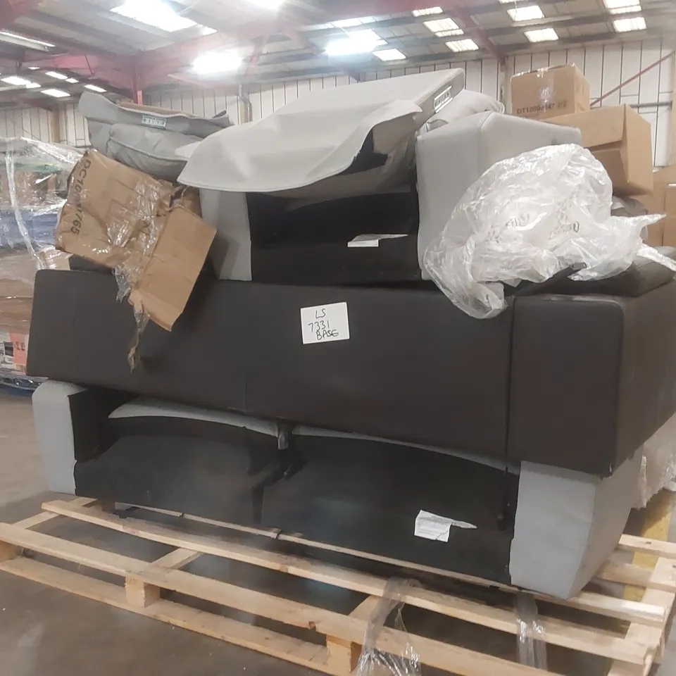 PALLET CONTAINING A LARGE QUANTITY OF ASSORTED FURNITURE PARTS