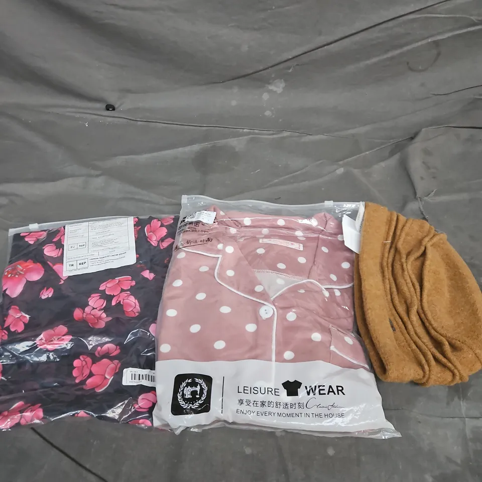 APPROXIMATELY 20 ASSORTED CLOTHING PRODUCTS IN VARIOUS STYLES & SIZES TO INCLUDE JACKETS, T-SHIRTS, DRESSES ETC