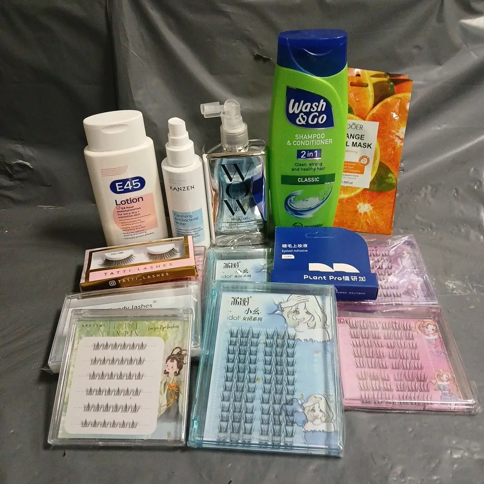 APPROXIMATELY 20 ASSORTED HEALTH & BEAUTY PRODUCTS TO INCLUDE KANZEN CLEANSING WATER, FALSE EYELASHES, COLOUR WOW DREAM COAT SPRAY, ETC