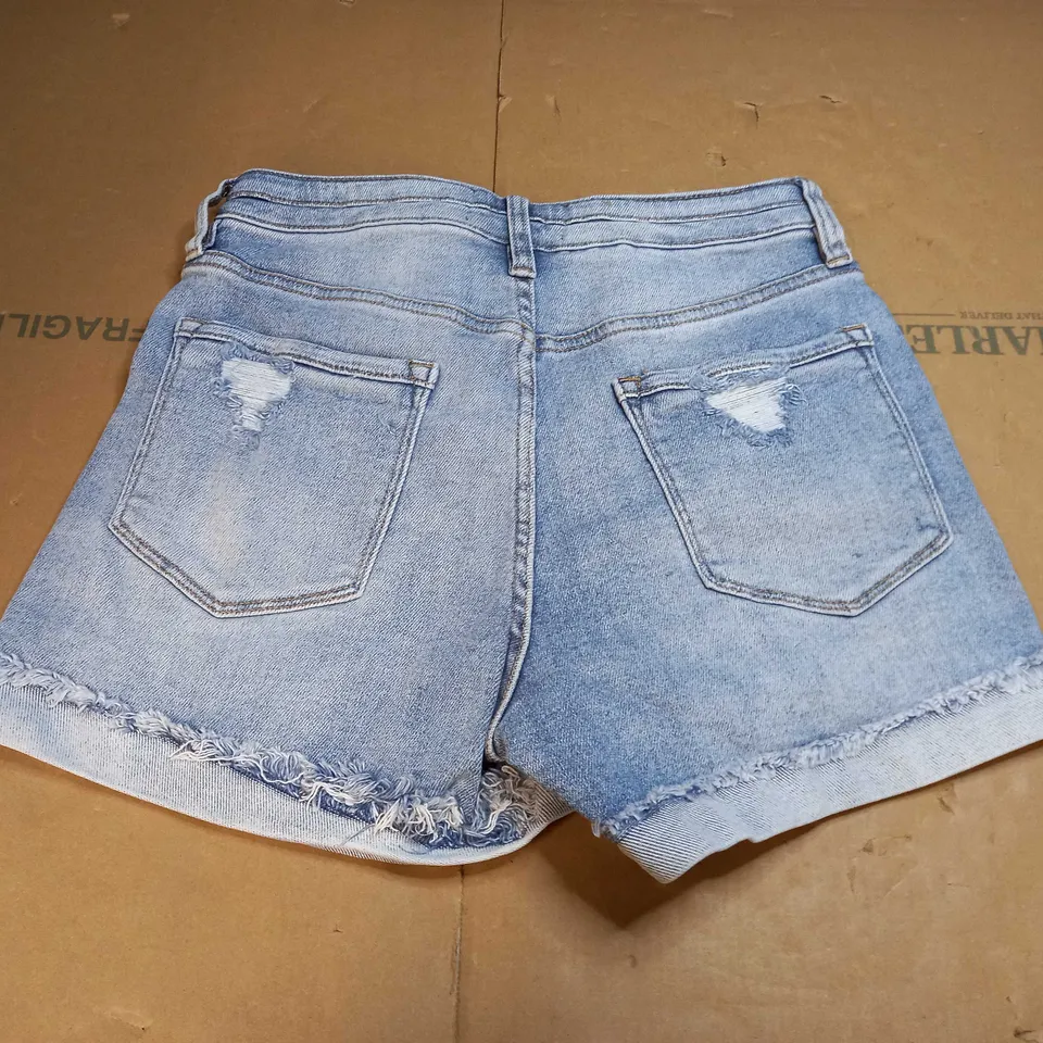 FASHION NOVA SWEET ESCAPE ROLL CUFF STRECH DENIM SHORTS - MEDIUM 