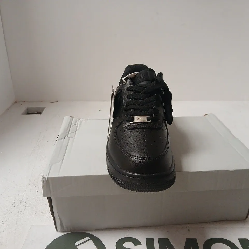 NIKE WOMENS AIR FORCE 1 '07 UK 5
