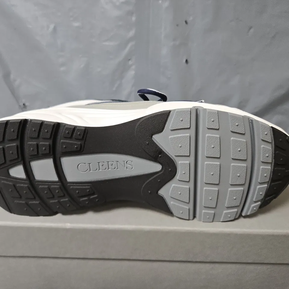 BOXED PAIR OF CLEENS PULSE RUNNER TRAINERS IN MIDNIGHT BLUE - UK 6.5