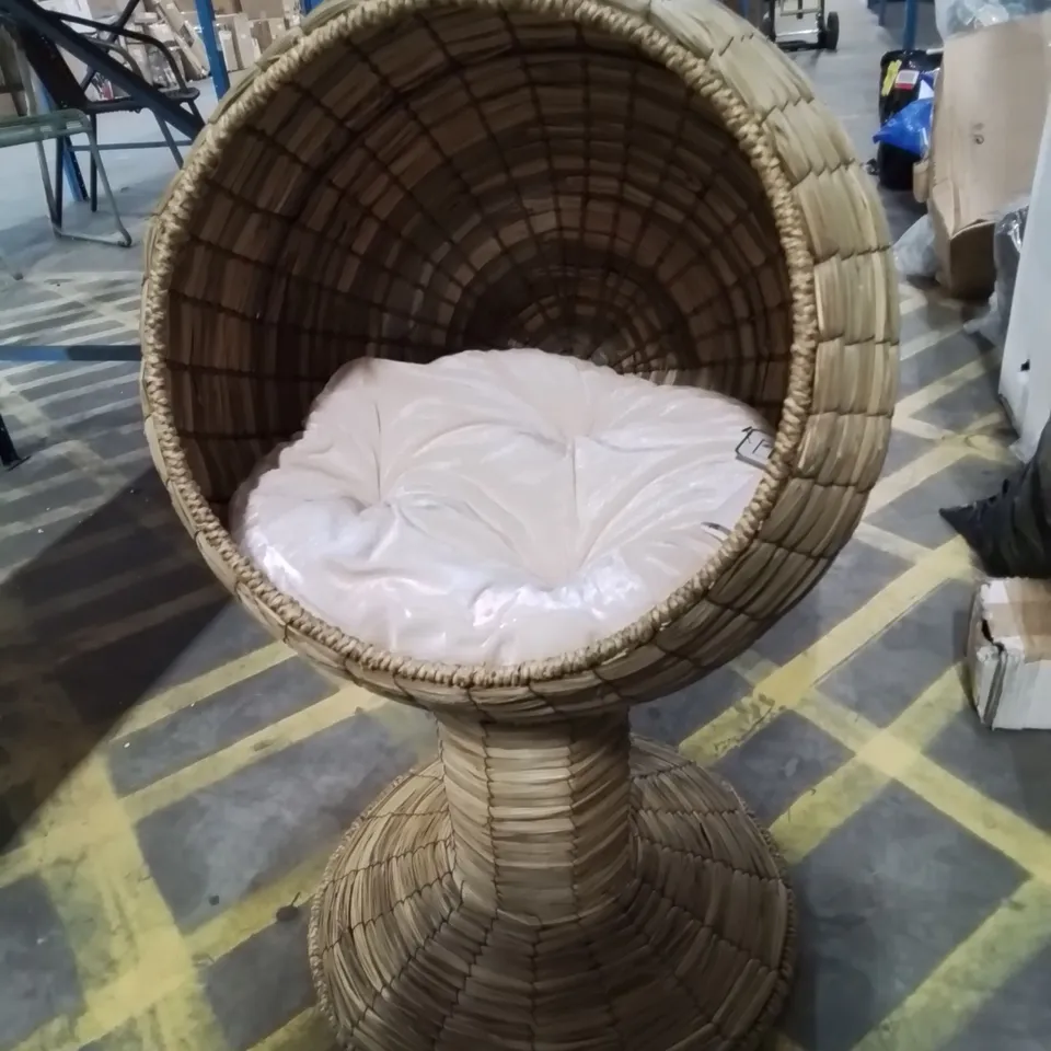 ROUND WICKER CAT BED