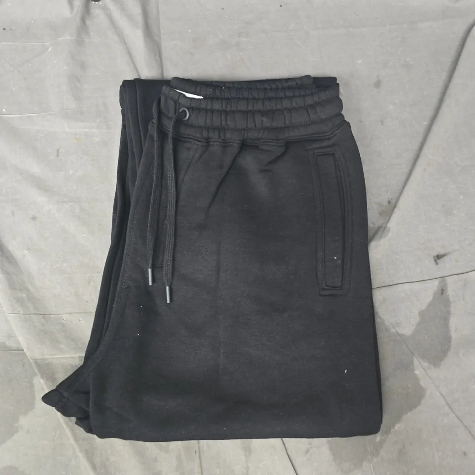 PULL & BEAR SWEATPANTS IN BLACK SIZE MEDIUM