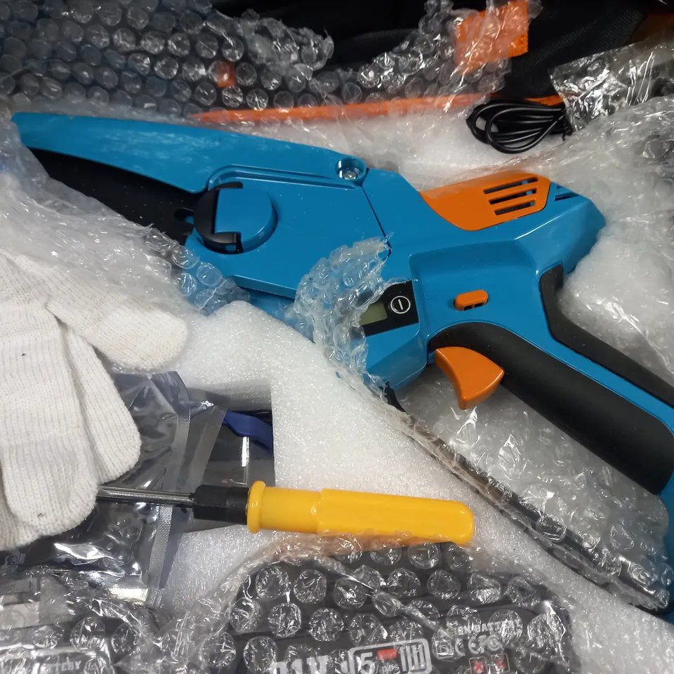 BOXED LITHIUM ELECTRICITY GARDEN TOOLS MINI CHAINSAW 