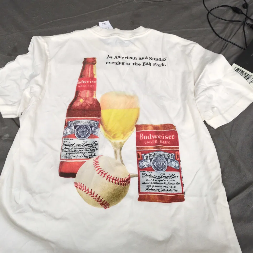 ABERCROMBIE & FITCH WHITE T‑SHIRT WITH BUDWEISER GRAPHIC – SIZE S