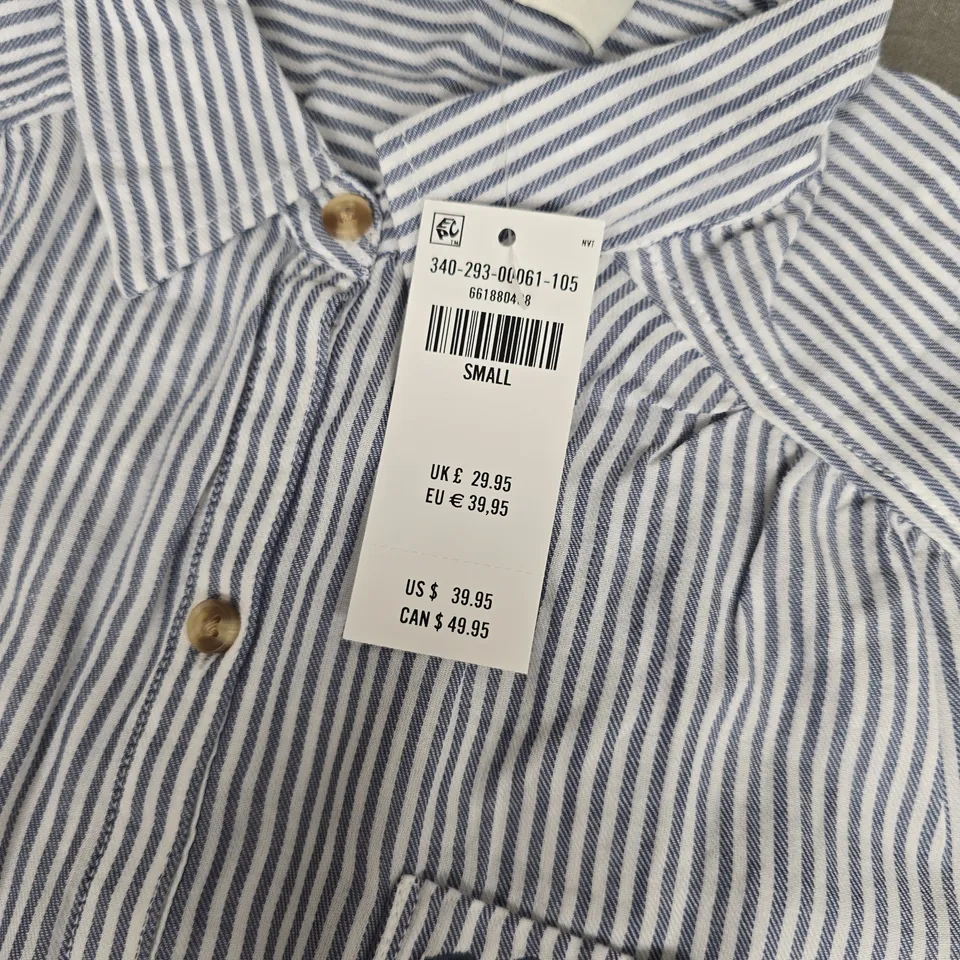 HOLLISTER STRIPED SHIRT IN BLUE/WHITE - SMALL