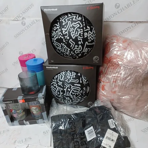 APPROXIMATELY 9 COTTON ON ITEMS INCLUDING KEITH HARING BARKETBALLS, DISNEY THROW, 2 LARGE WATER BOTTLES, GLASSES