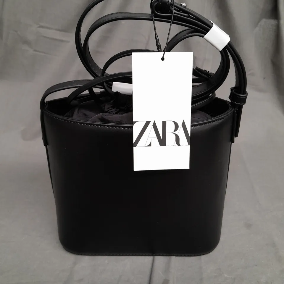 ZARA BLACK POUCH BAG