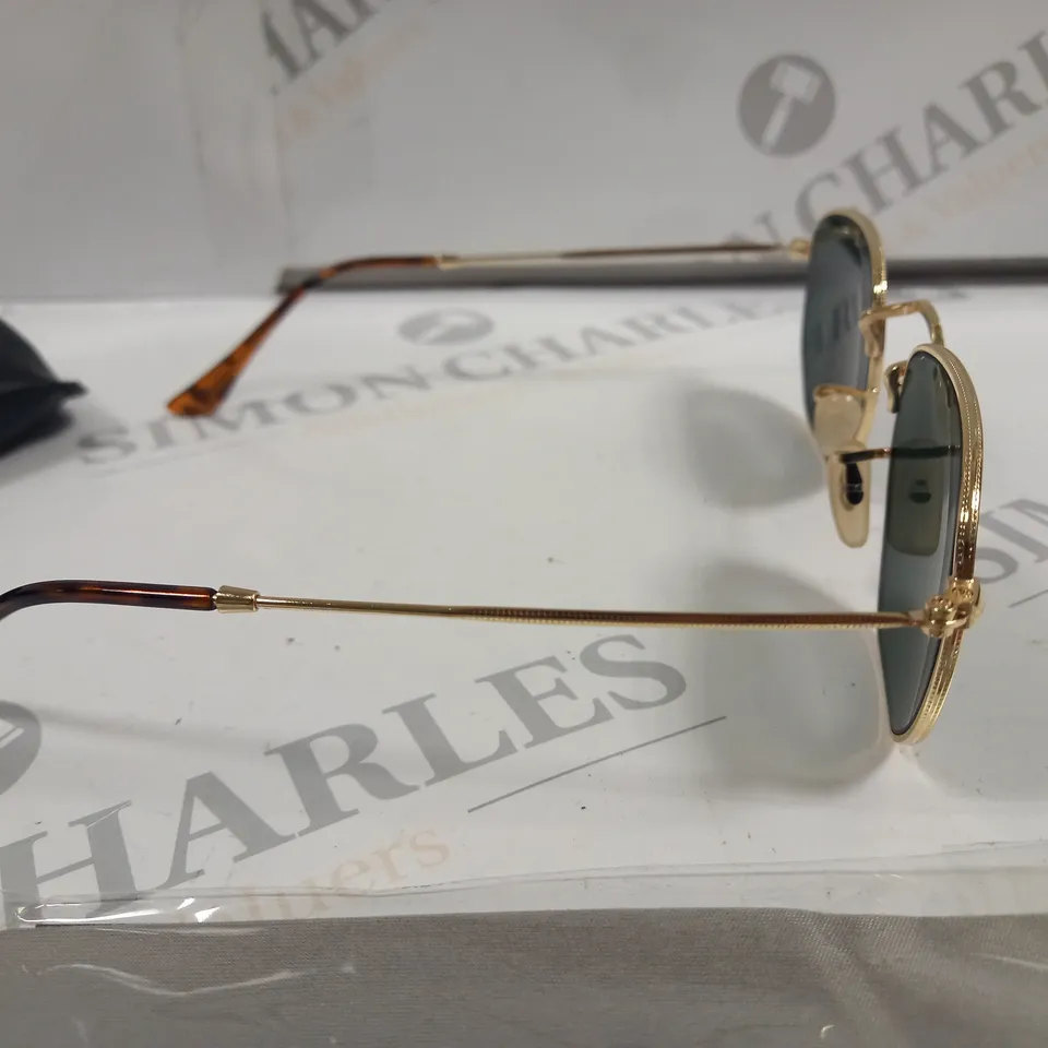 PAIR OF RAY BAN GLASSES