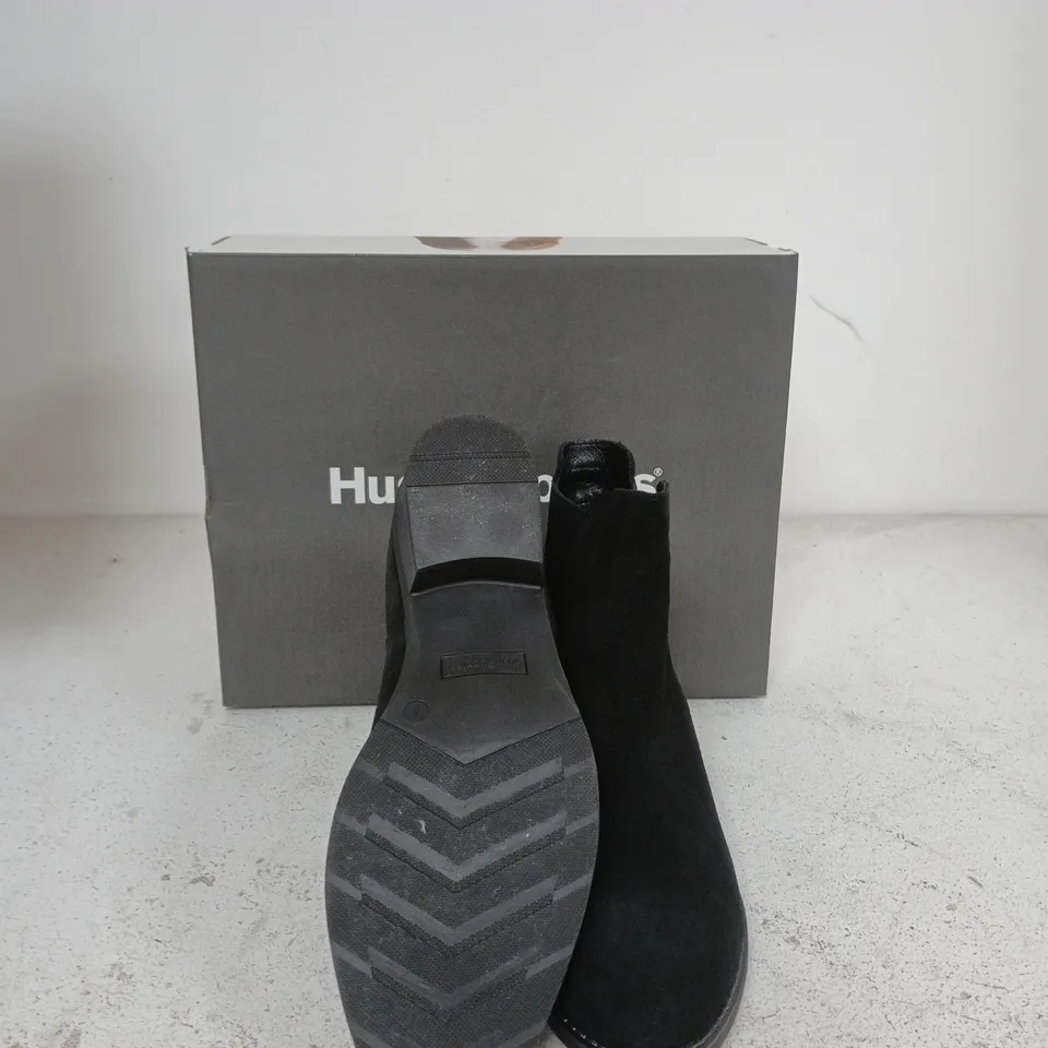 HUSH PUPPIES BLACK SUEDE ANKLE BOOTS – ZIP CLOSURE (BOXED) SIZE 7
