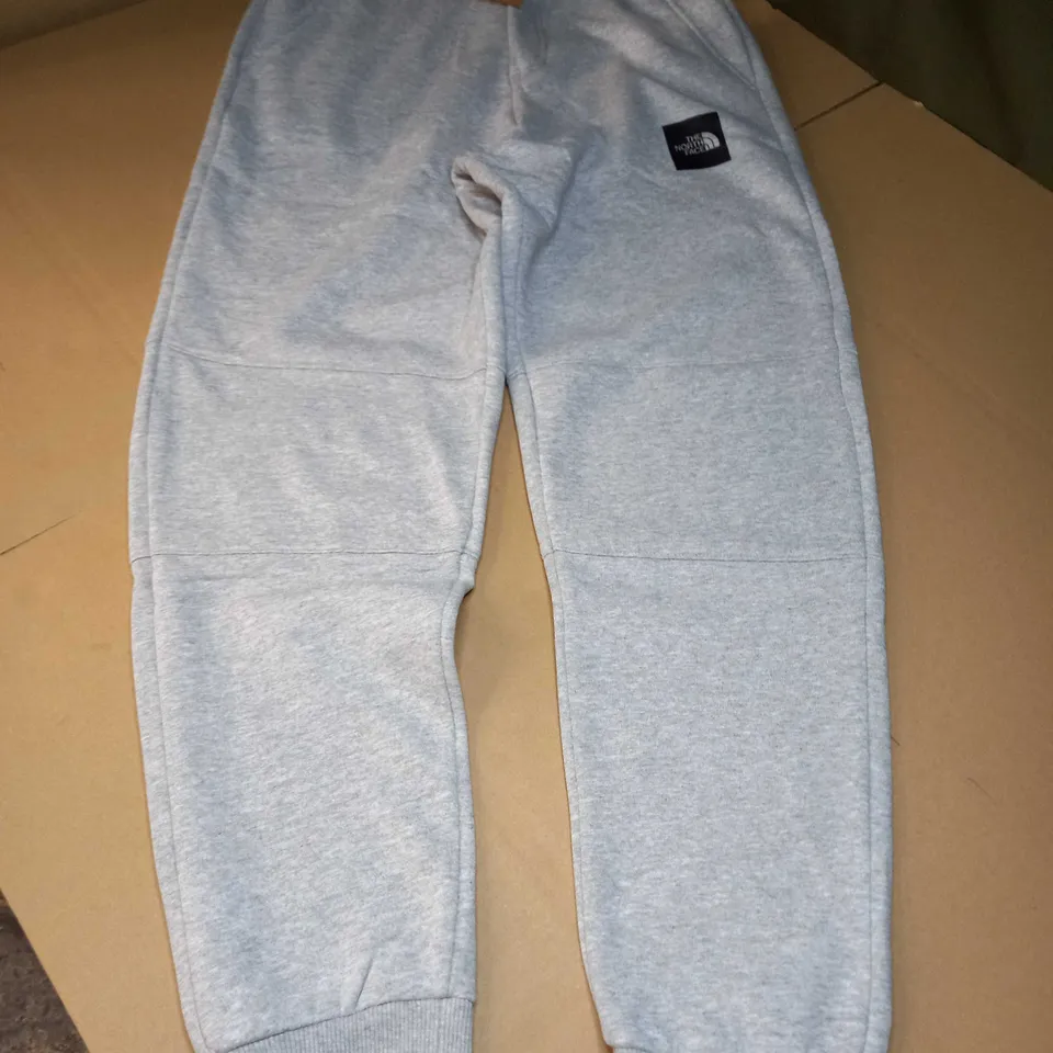 THE NORTH FACE FINE TRACKSUIT PANTS IN GREY - MEDIUM
