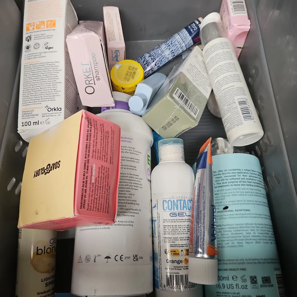 APPROXIMATEY 20 HEALTH AND BEAUTY PRODUCTS TO INCLUDE - ROSE JAM - SLICK GORILLA - BRYLCREEM - MAX FACTOR - ETC