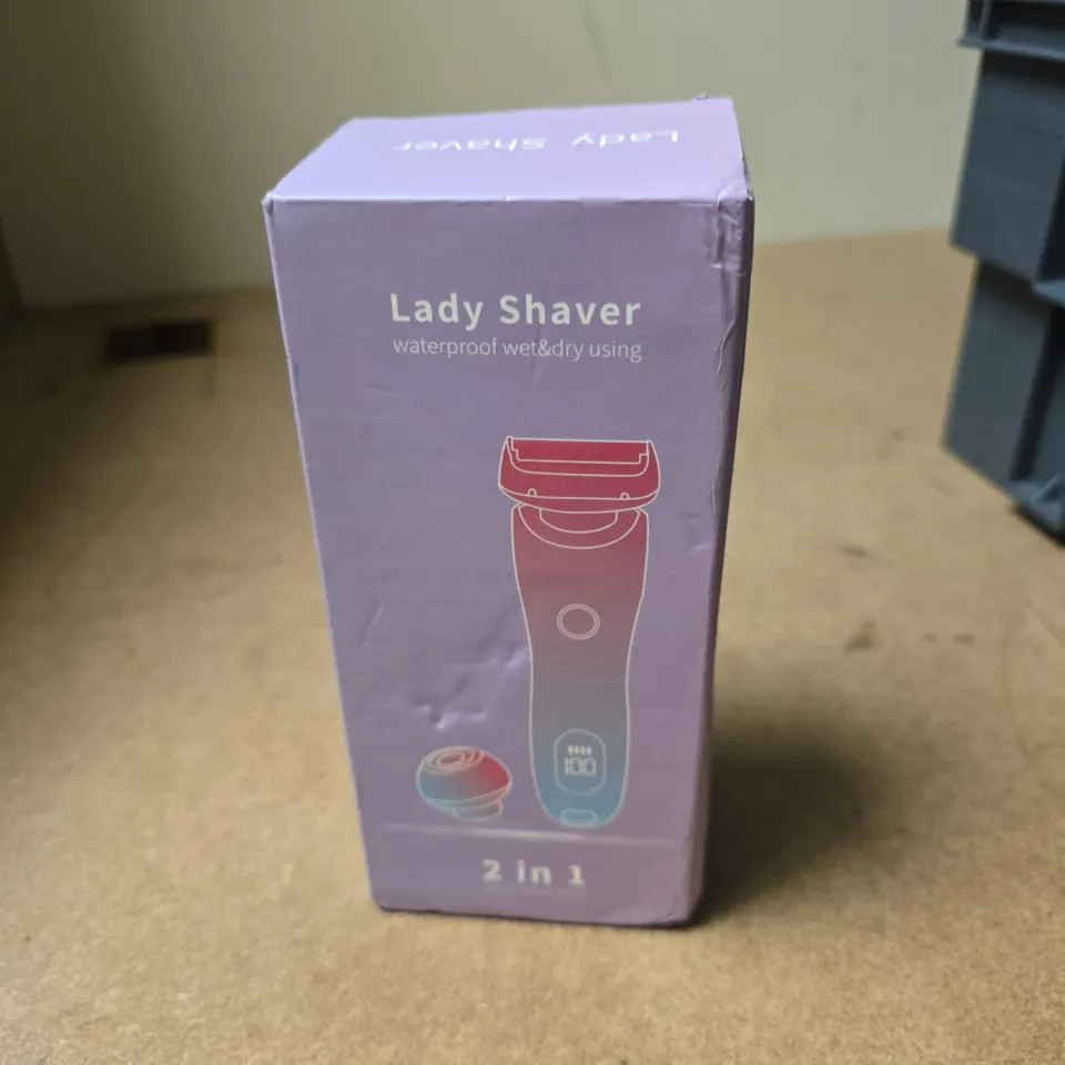 APPROXIMATELY 10 ASSORTED COSMETIC ITEMS INCLUDING LADY SHAVER AND LOLES XL BODY WIPES