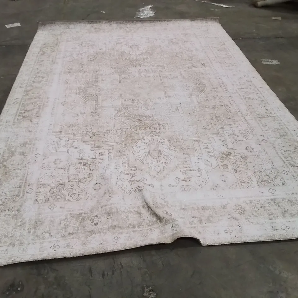 QUALITY DESIGNER AREA RUG - APPROXIMATELY 290X190CM