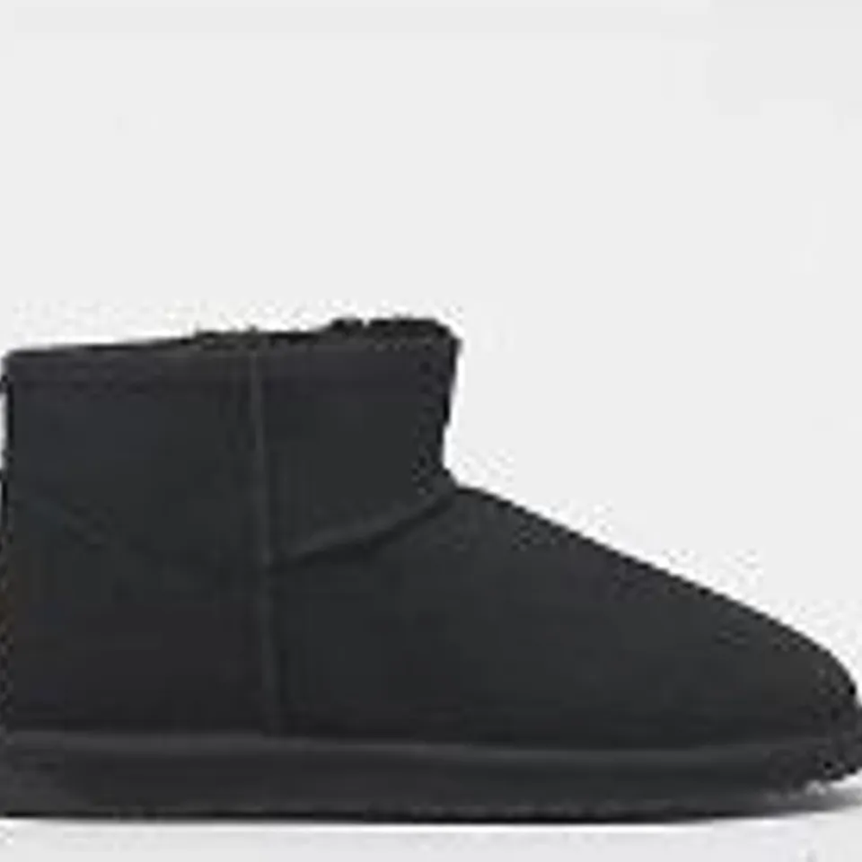 EMU STINGER MICRO WATER RESISTANT SHEEPSKIN BOOT BLACK SIZE 6