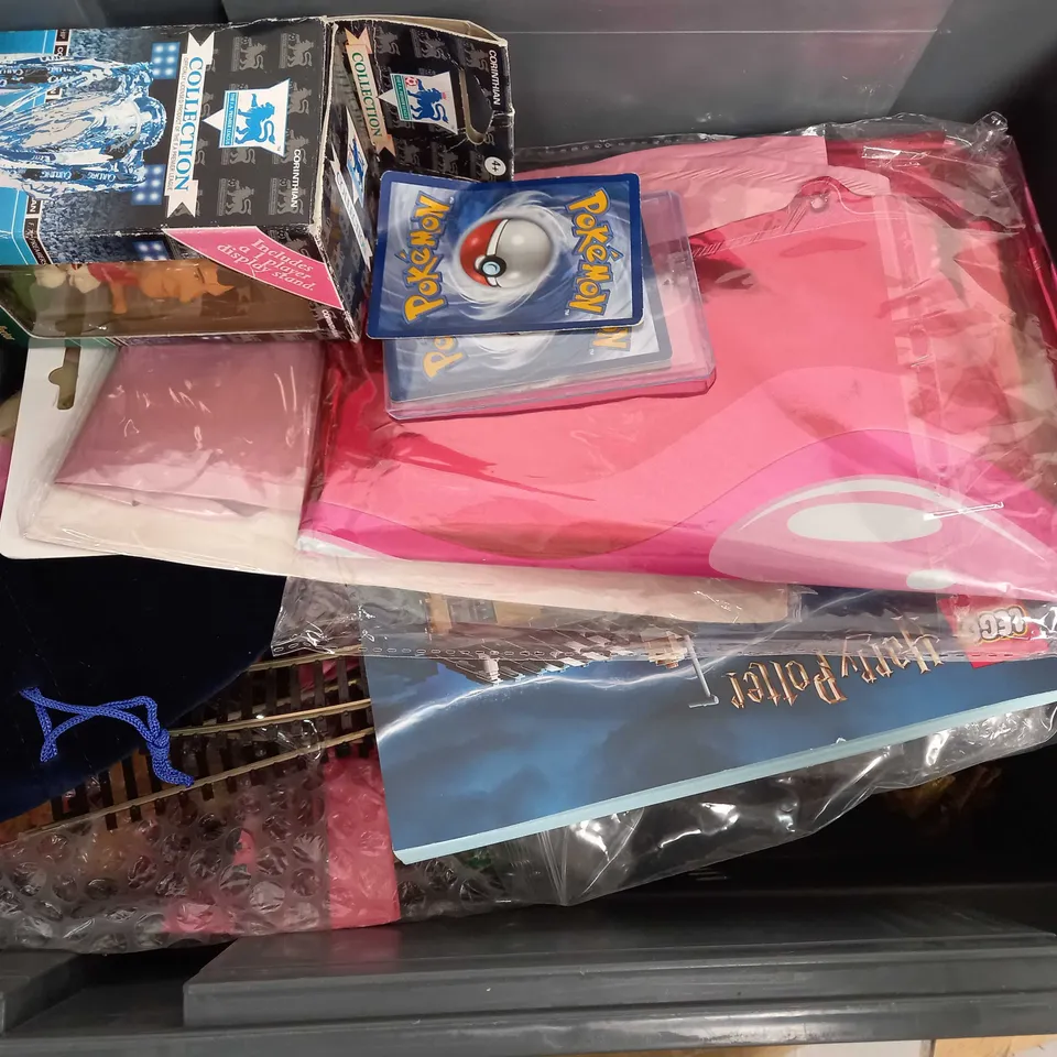 BOX OF APPROX 20 ASSORTED TOYS TO INCLUDE - MY LITTLE PONY - CRICKET BALL KEY CHAIN - CORINTHIAN COLLECTION MCCLAIR ECT