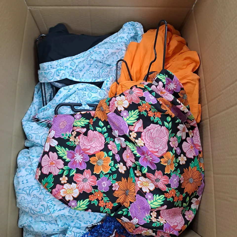 LARGE BOX OF ASSORTED CLOTHING ITEMS 