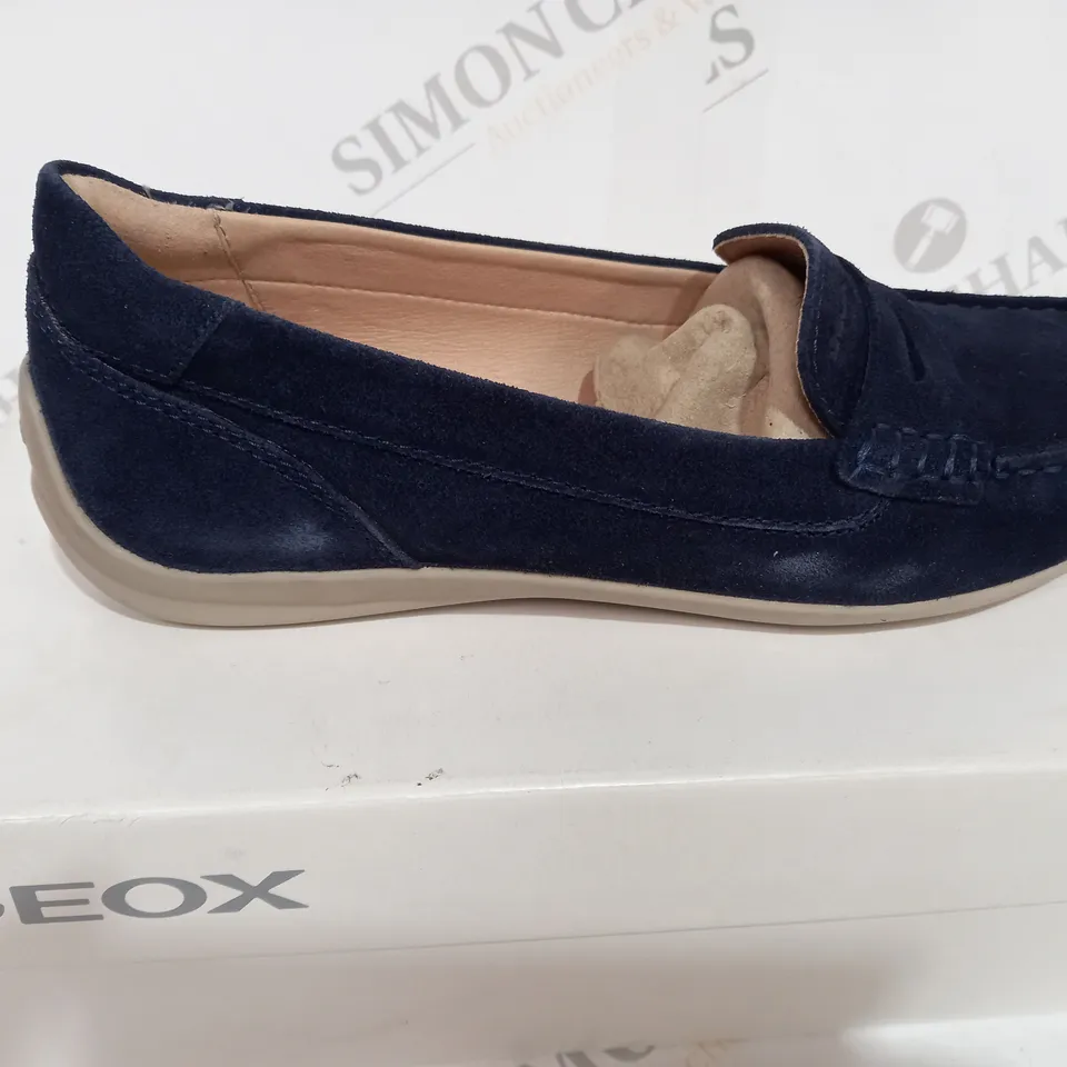 BOXED GEOX SUEDE NAVY LOAFER SHOE - SIZE 3 
