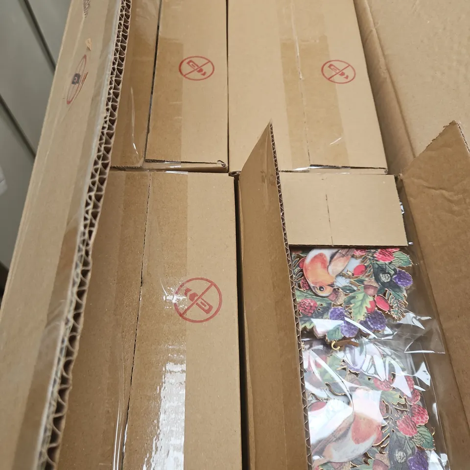 APPROXIMATELY 250 GISELA GRAHAM ROBIN AND BERRIES DISC WOODEN HANGING DECORATIONS