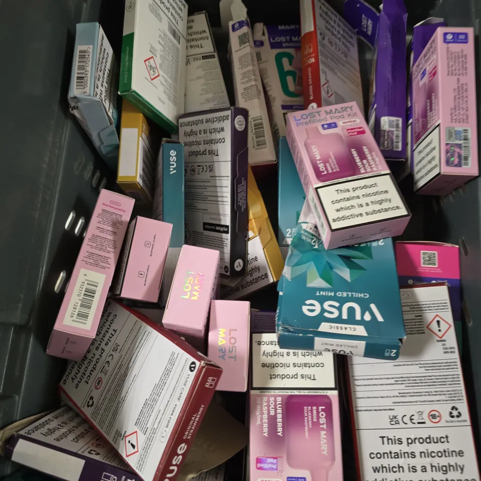 TOTE OF APPROXIMATEY 15 ASSORTED E-CIGARETTES AND ACCESSORIES TO INCLUDE - LOST MARY - VUSE - HAYATI - ETC