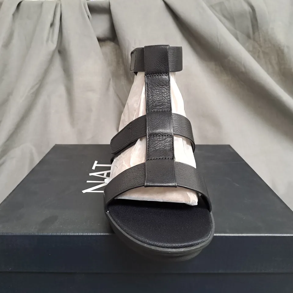 BOXED NATURA LINER HIGH HEEL OPEN TOE SANDALS IN BLACK - UK 7
