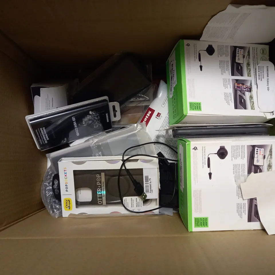 APPROXIMATELY 15 ASSORTED ELECTRICALS TO INCLUDE BELKIN CHARGING PHONE VENT MOUNT, OTTER POPSOCKETS PHONE CASE IPHONE 2019 SMALL, STEELSERIES CONTROLLER, ETC