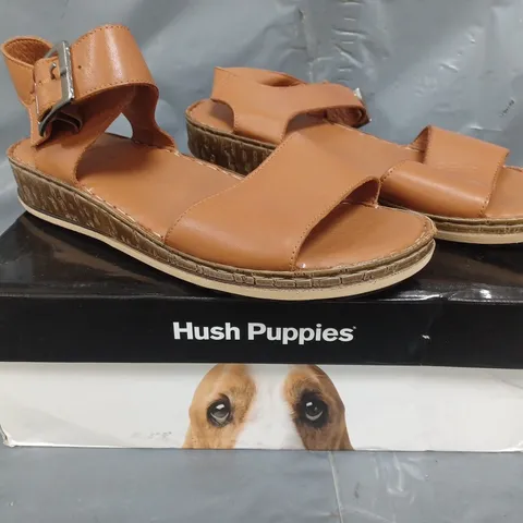 BOXED PAIR OF HUSH PUPPIES ELLIE LEATHER SANDALS IN TAN SIZE 8