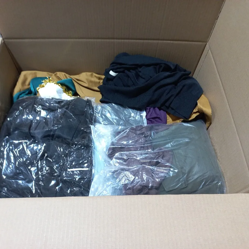 LARGE QUANTITY OF ASSORTED CLOTHING ITEMS TO INCLUDE SHEIN, PRIMARK AND M&S