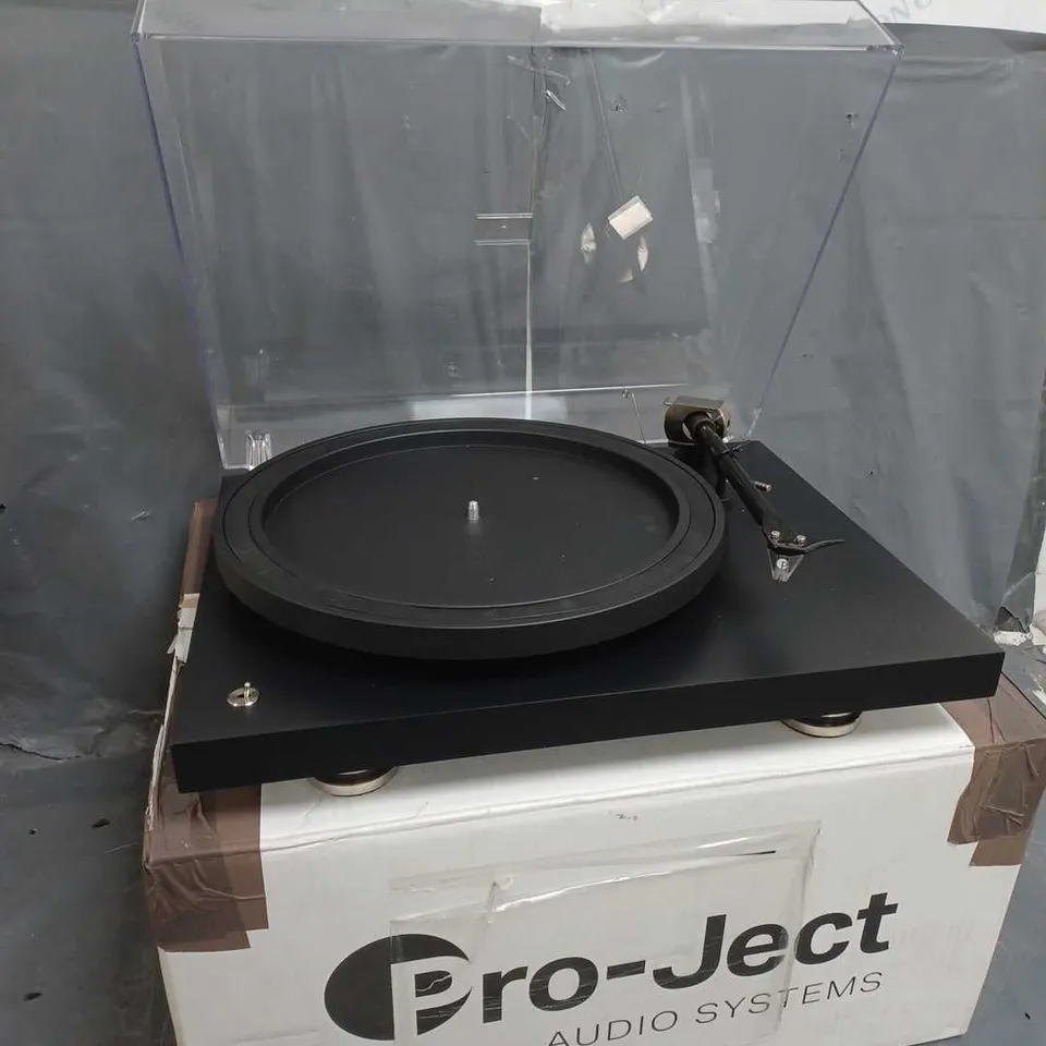 PROJECT DEBUT PRO TURNTABLE BLACK