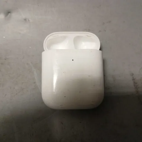 APPLE AIRPODS CHARGING CASE - A1938