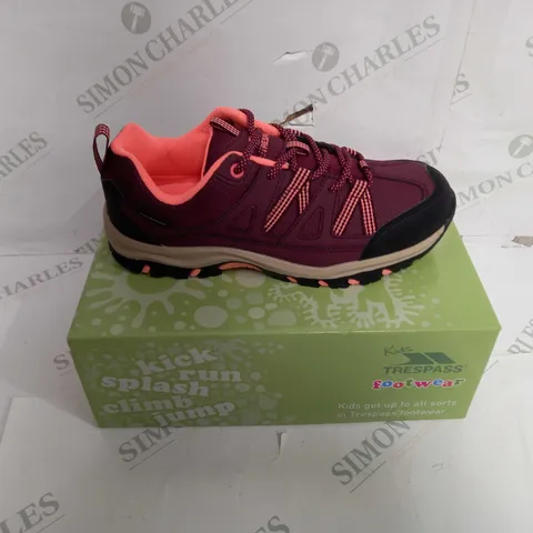 BOXED PAIR OF TRESPASS KIDS WATERPROOF TRAINING SHOES IN RED - UK SIZE