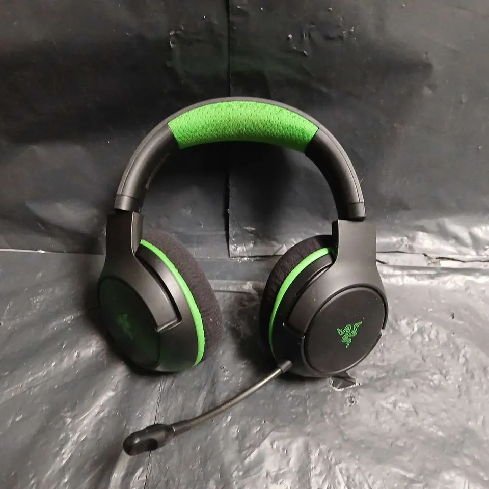 RAZER GAMING HEADSET – BLACK WITH NEON GREEN ACCENTS, WIRED WITH MICROPHONE 