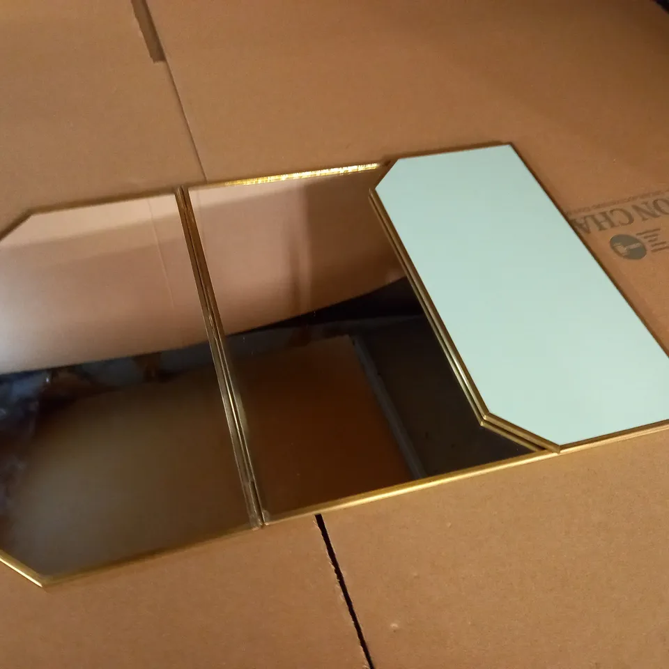 FOLDING 3-SECTION MIRROR
