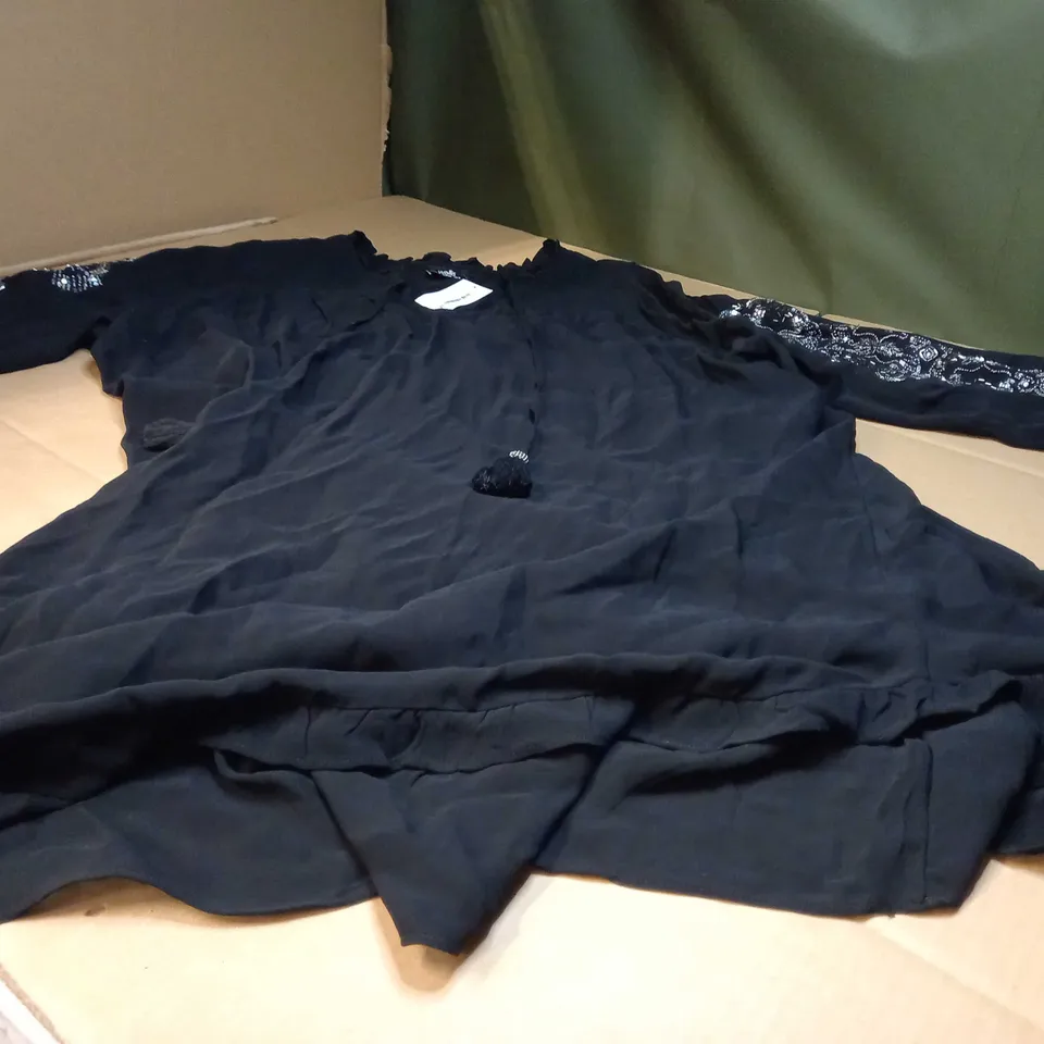 WALLIS BLACK EMBELLISHED SLEEVE DRESS - SIZE 20