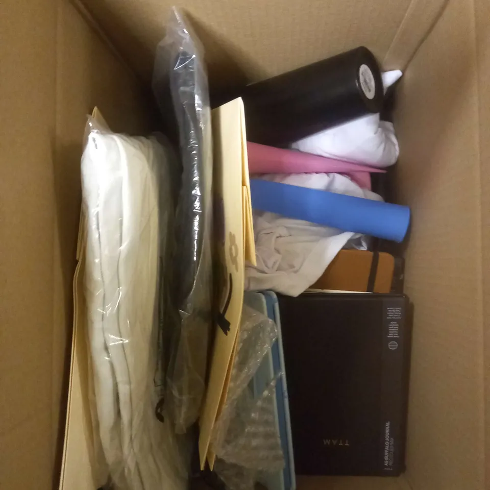 BOX OF APPROXIMATELY 15 ASSORTED HOUSEHOLD/CLOTHING ITEMS TO INCLUDE BAG, NOTEBOOKS, JEANS ETC