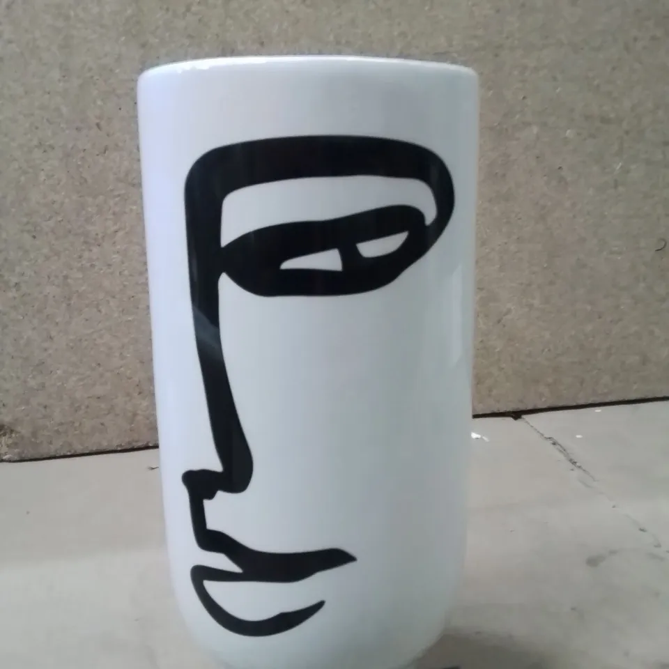 BOXED VISO LARGE FACE VASE