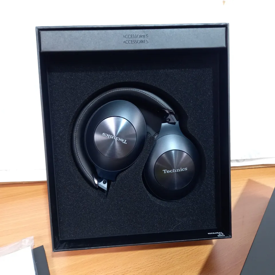 BOXED TECHNICS F50 WIRELESS HEADPHONES