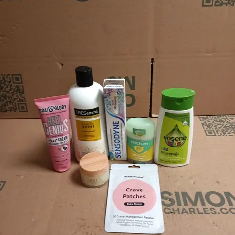 APPROXIMATEY 20 ASSORTED HEALTH AND BEAUTY PRODUCTS TO INCLUDE - SOAP & GLORY FOOT CREAM - VOSENE FOR KIDS 3 IN 1 SHAMPOO AND SENSODYNE GENTLE WHITENING TOOTHPASTE