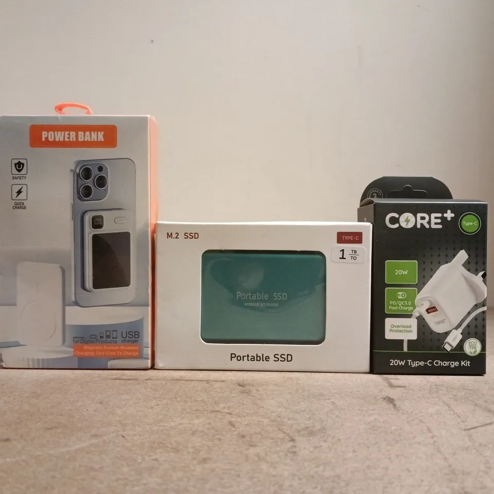 APPROXIMATELY 10 ASSORTED HOUSEHOLD ITEMS TO INCLUDE POWER BANK, PORTABLE SSD, ETC