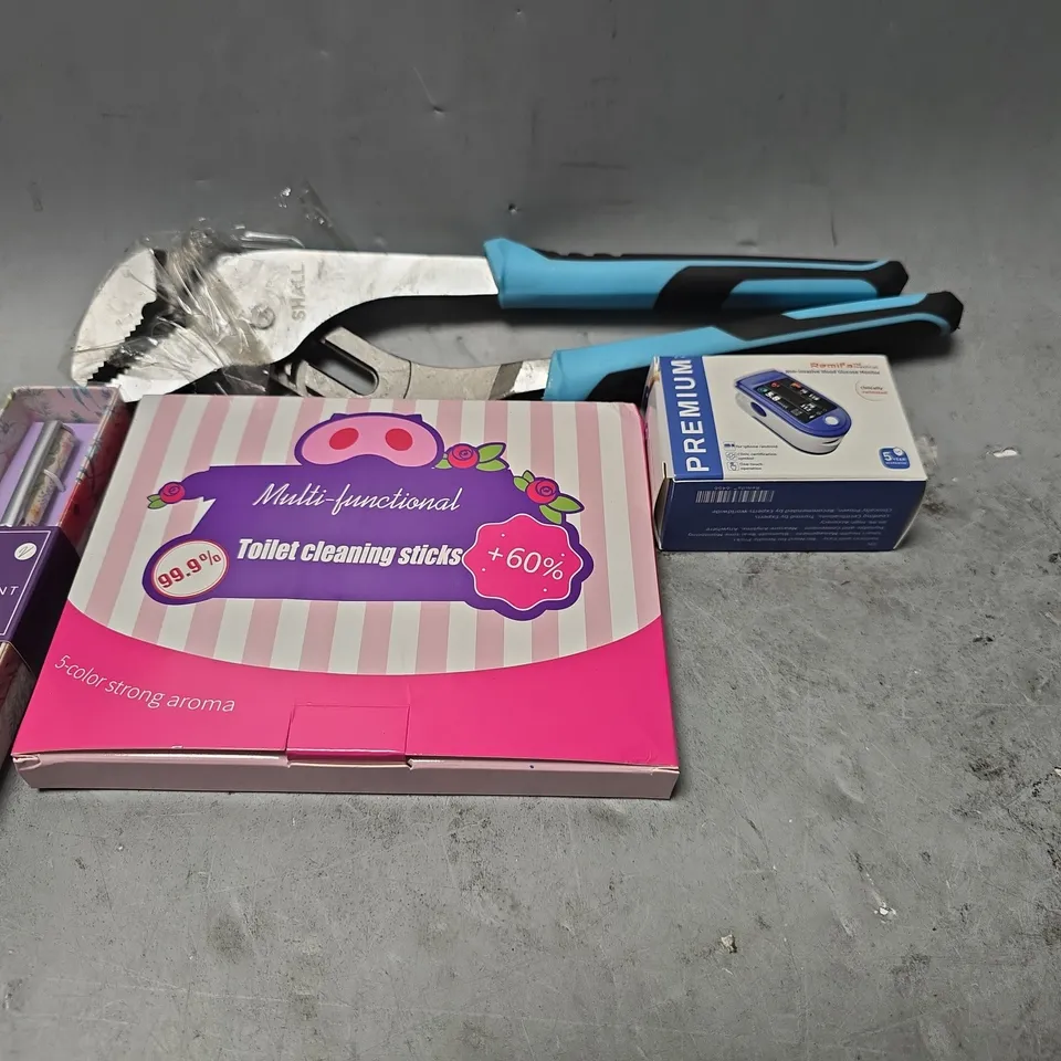 APPROXIMATELY 8 ASSORTED ITEMS TO INCLUDE - TOILET CLEANING STICKS , SHALL PLIERS , BALL POINT PEN ETC