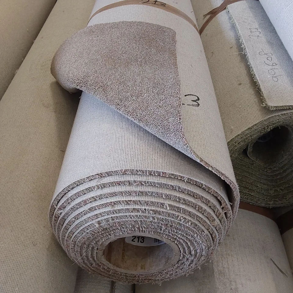 ROLL OF QUALITY DIM HEATHERS CRESTA CARPET // SIZE: APPROX 4 X 8.1m